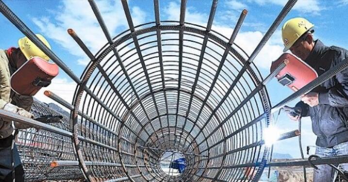 Mesin las sangkar baja VS Pembentukan sangkar baja tradisional 